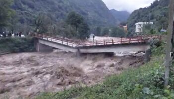 kopruler yikildi yollar kapandi insanlar mahsur kaldi rize kabusu yasiyor GaZVwiPA