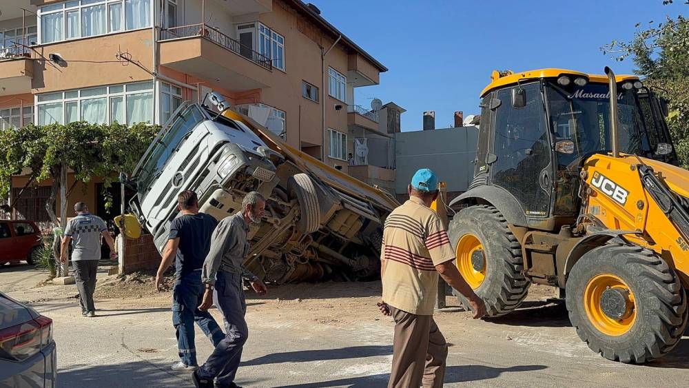 kum kamyonu foseptige dustu iznikte faciadan donuldu 0 hFUshM7Z