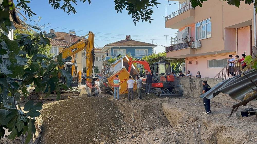 kum kamyonu foseptige dustu iznikte faciadan donuldu 1 Xeqit4IE
