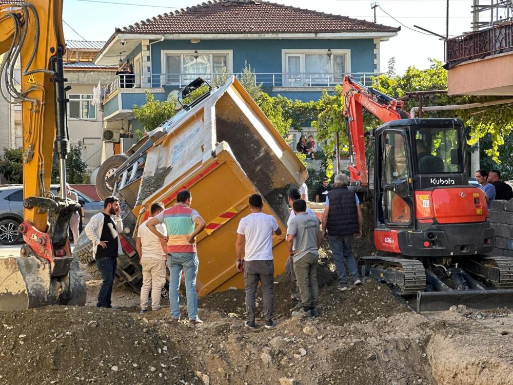 kum kamyonu foseptige dustu iznikte faciadan donuldu 2 5jWWOVZK