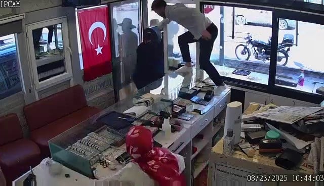 kuyumcu soygunculara meydan okudu 2 qB33mdB1