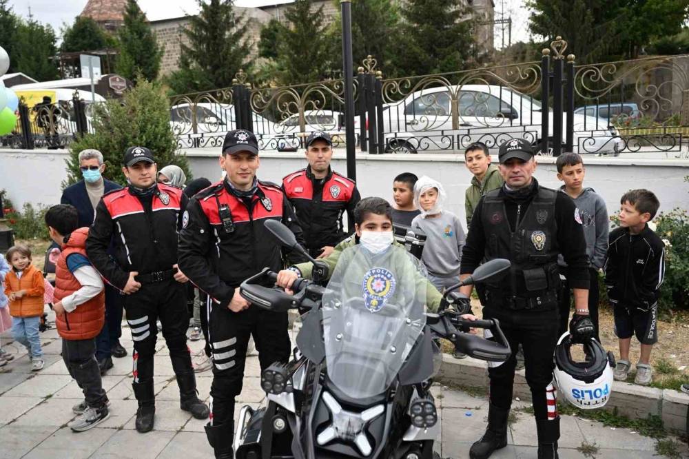 losemiyi atlatan talha sirac polis agabeyleriyle balon ucurdu 9 lvRFrhgJ