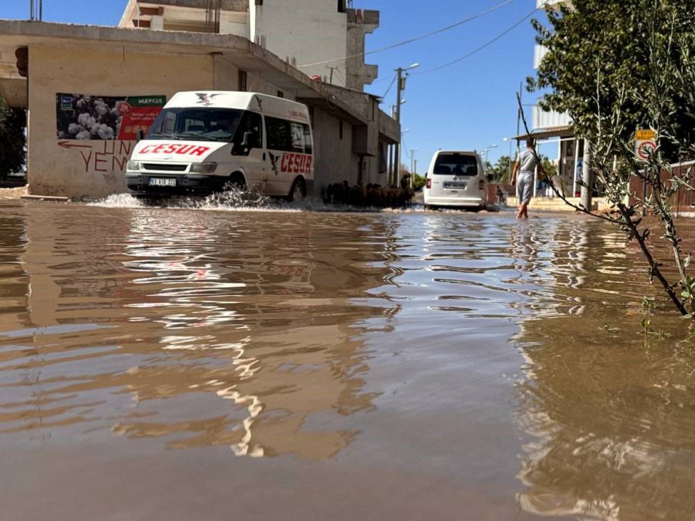 mahalleyi su basti esnaf ve suruculerin kabusu oldu 5 LTNzJ2b2