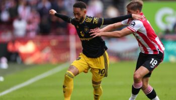 manchester uniteda bir cicekle bahar gelmedi altay bayindira flas elestiri UDDgsxS5