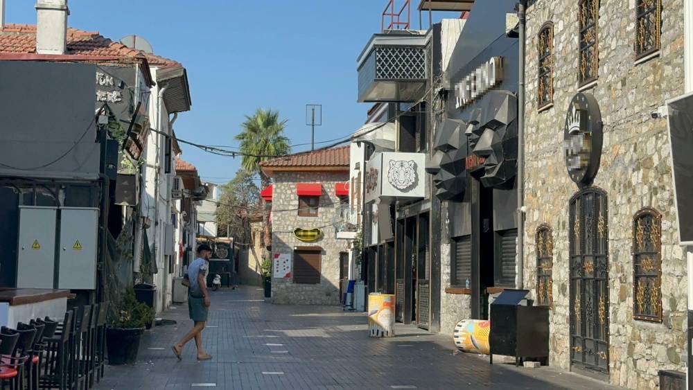 marmariste kanli gece barlar sokaginda dehset isletmeci musterilere kursun yagdirdi 0 DhOVbkPc