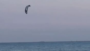 mersinde 2 ayri parasut kazasi 5RhZA7Lq