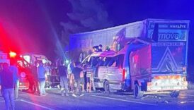 mersinde iscileri tasiyan minibus tira carpti ekipler seferber oldu 3 olu 16 yarali rzknTHUH