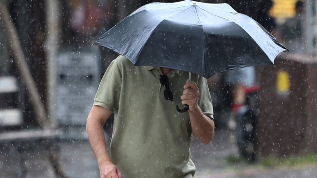 meteoroloji il il acikladi cok kuvvetli saganak vuracak semsiye almdan sakin disari cikmayin CWJIRBkN