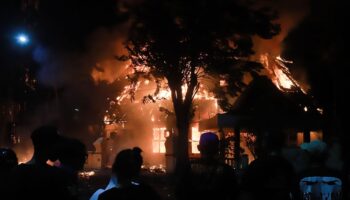 milletvekillerine verilen ayricaliklar sokakta protesto edildi YhRgq87F