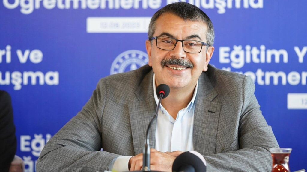 milli egitim bakani tekinin kizi bakin hangi okula gidiyor imam hatip guzellemeleri yapiyordu KZJzfUF4