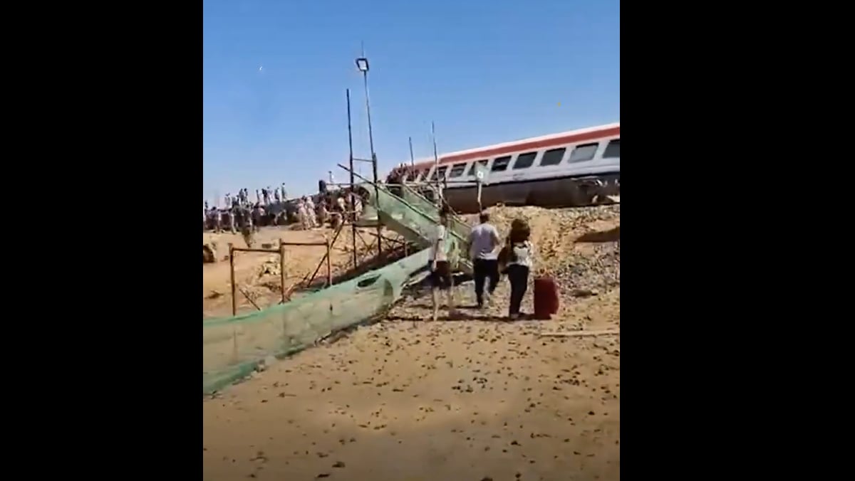 misirda 7 vagonlu tren raydan cikti cok sayida olu ve yaralilar var 2 94sCQRsl