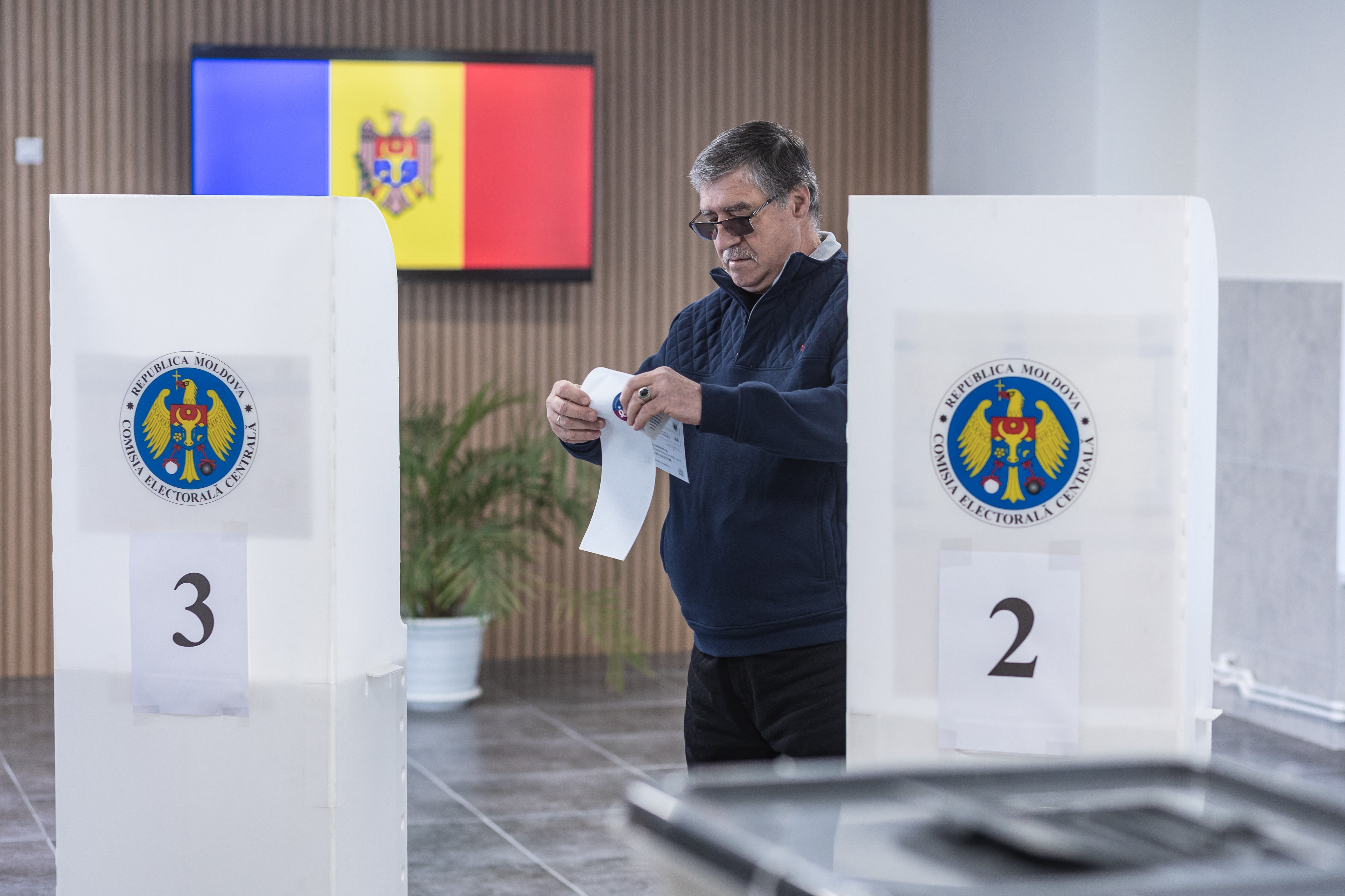 Moldova’da seçim günü: 3 milyon seçmen karar verecek! AB mi, Moskova mı? 2 moldovada secim gunu 3 milyon secmen karar verecek ab mi moskova mi 1 DTvOESsg