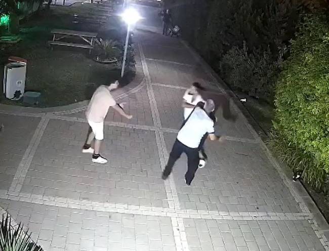 ogluyla kavga eden cocugu darbetti 1 Be59cIzY