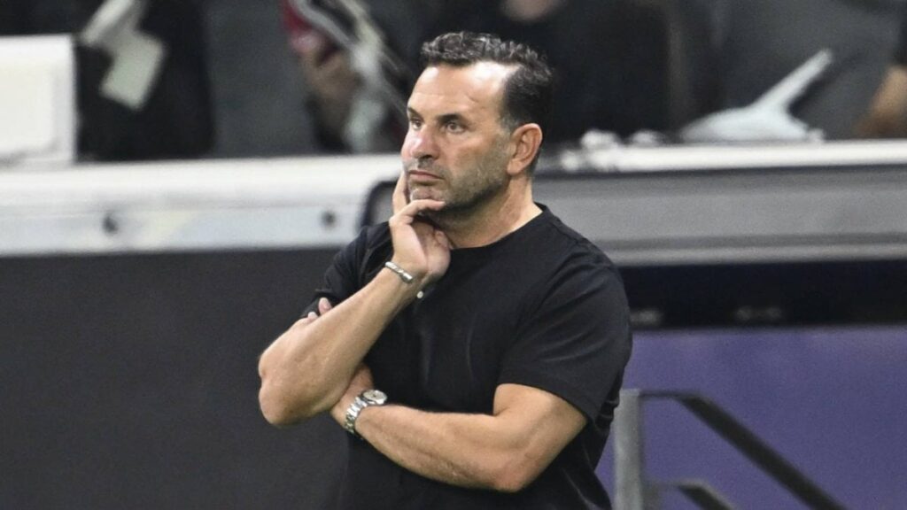 okan buruk konyaspor maci oncesi kilicini cekti 3 isme kulubeyi gosterdi vBU9xRiF
