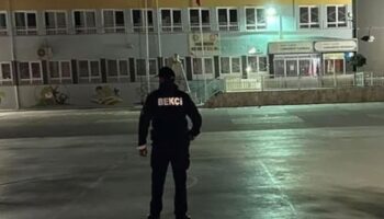 okulda ciplak dolasan bekciye sorusturma C7bYZjai