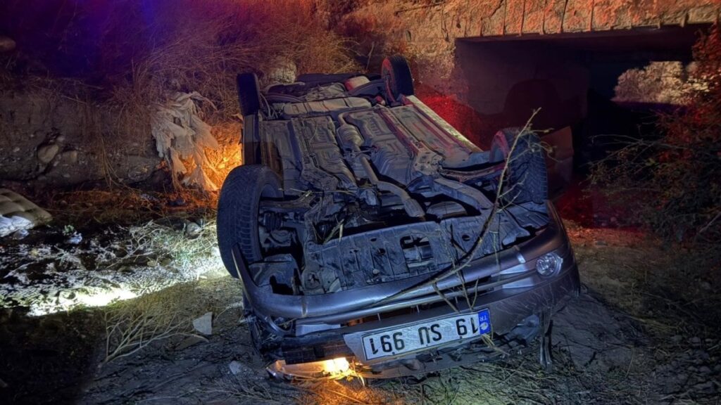 Otomobil köprüden uçtu: 1’i ağır 2 yaralı 1 otomobil kopruden uctu 1i agir 2 yarali yw83fCZv