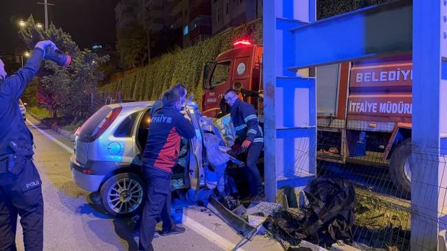 otomobil ust gecit ayagina carpti enkaza dondu 0 NHGGzNFq