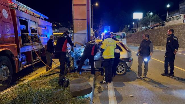 otomobil ust gecit ayagina carpti enkaza dondu 1 Tvllt3hk