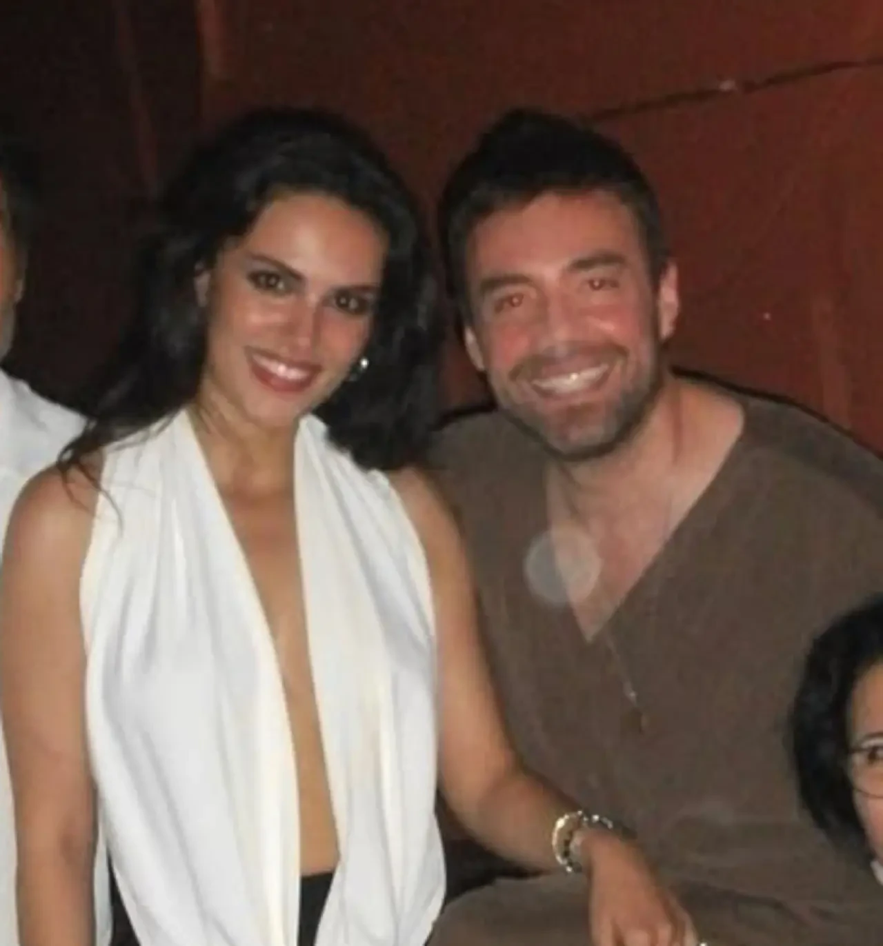 ozgu kaya ve murat dalkilic aski belgelendi yas farki dikkat cekti 0 PhgOikD5