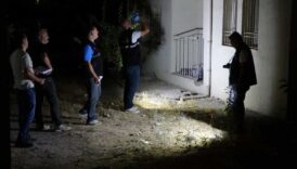 pencerede sigara icen 14 yasindaki kiz pencereden dustu KsiRz6Zl