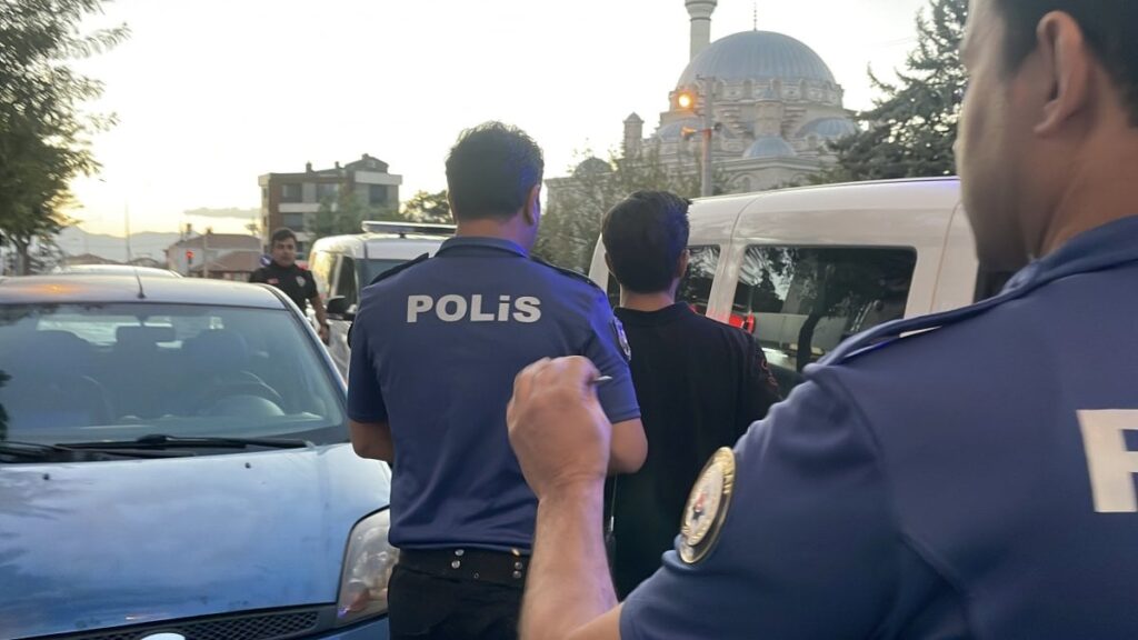 polisin dur ihtarina uymayinca ortalik karisti CVUj8QO3