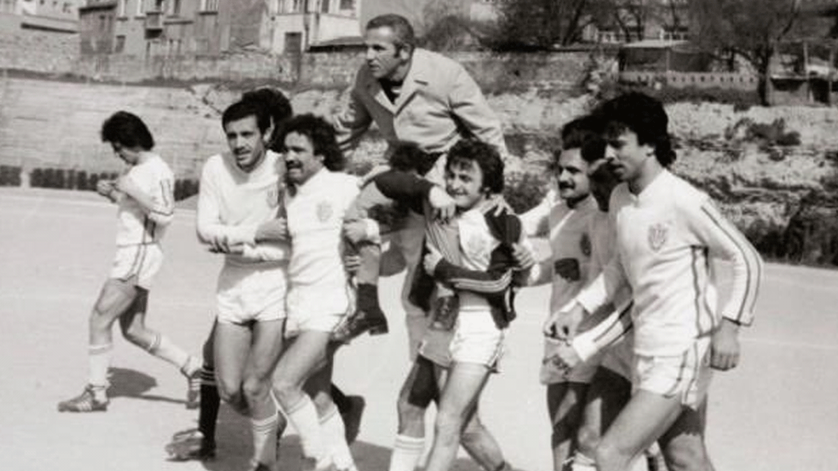 recep tayyip erdogan da burada top kosturmustu turk futbolunun tarihi stadyumu yikiliyor 0 zXCLOdnM