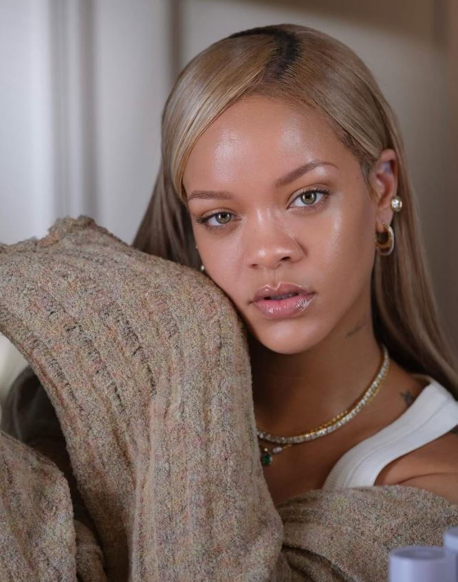 rihanna ucuncu kez anne oldu ilk kare paylasildi rocki irish mayers ismi herkesi sasirtti JuuE5bqJ