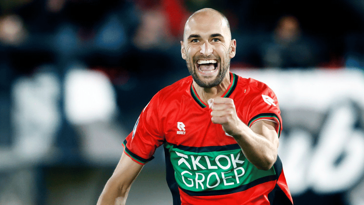 sahada kalp krizi gecirmisti dunyaca unlu forvet futbola veda etti 1 LLuYVlN4