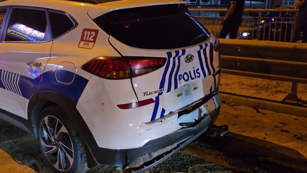 sancaktepede zincirleme kaza polis araci da hasar gordu nHYNuiEu