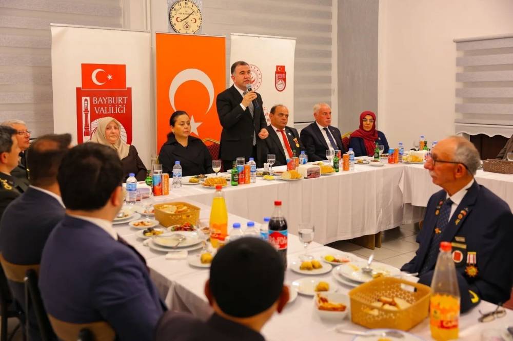 sehit aileleri ve gaziler onuruna yemek verildi 0