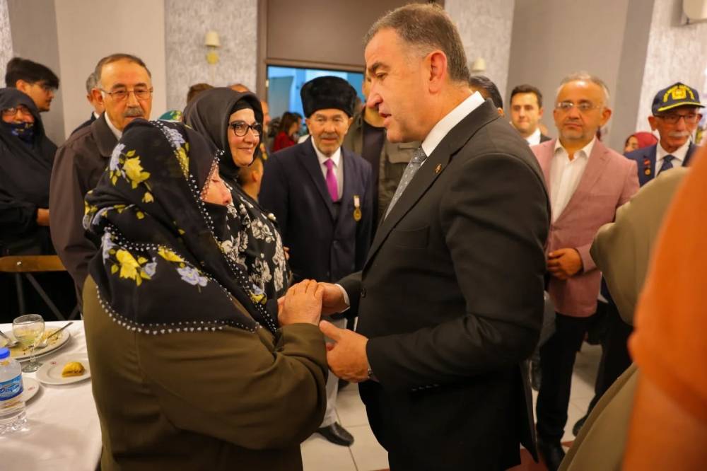 sehit aileleri ve gaziler onuruna yemek verildi 3 wJmkC9D7