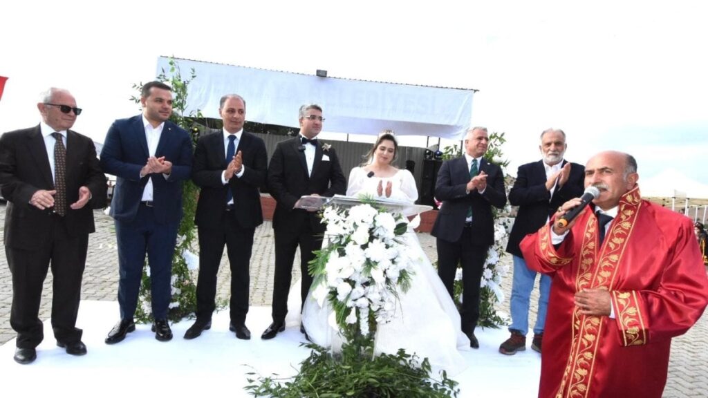 senkayada duygu dolu dugun baskanin kizi evlendi 1Wlr6EQt