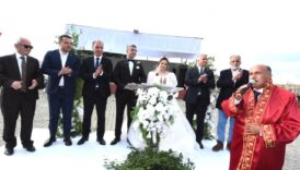 senkayada duygu dolu dugun baskanin kizi evlendi 1Wlr6EQt