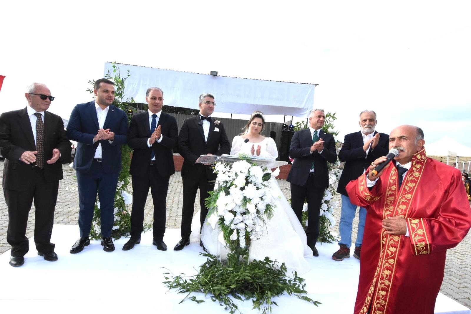 senkayada duygu dolu dugun baskanin kizi evlendi 3 bPGiPVsi