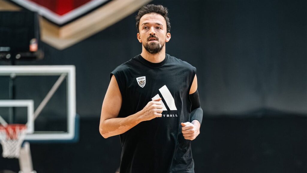 sertac sanli imzayi atti ilk antrenmanina cikti pai2JX1I