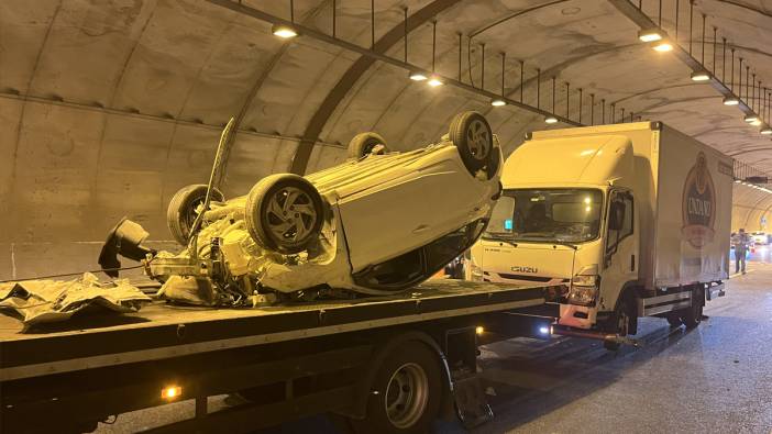 sivasta iki otomobil carpisti suruculeri yaralandi 0 lgESYkcW