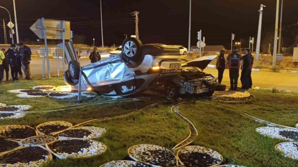 sivasta iki otomobil carpisti suruculeri yaralandi YFTrdqPM