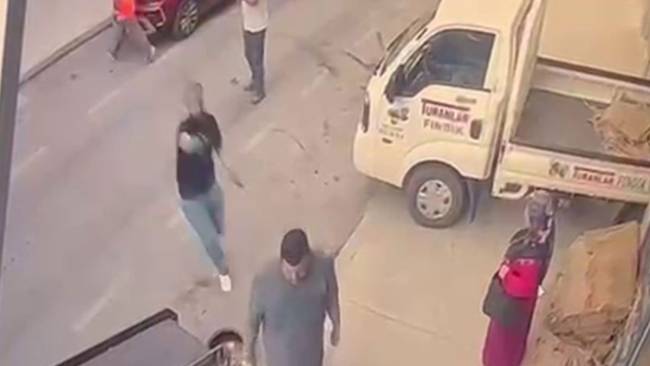 sokak ortasinda cinayet esi ve cocugunun yaninda dehset 0 gN2OXinB