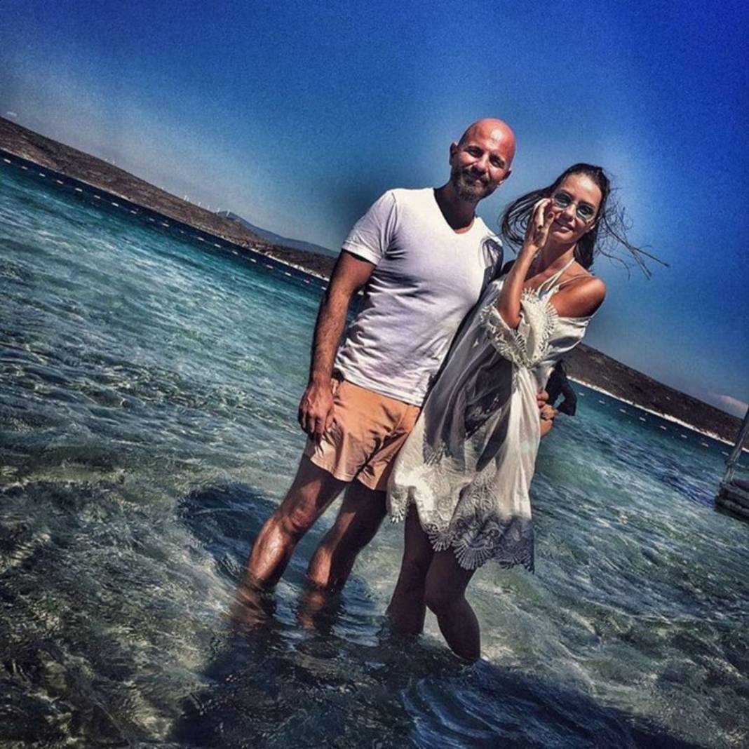 Sosyetenin gözde çifti boşandı: Yasemin Özilhan’dan ‘İhanet’ açıklaması! Magazin dünyası şokta 3 sosyetenin gozde cifti bosandi yasemin ozilhandan ihanet aciklamasi magazin dunyasi sokta 2 yXBSAeUG