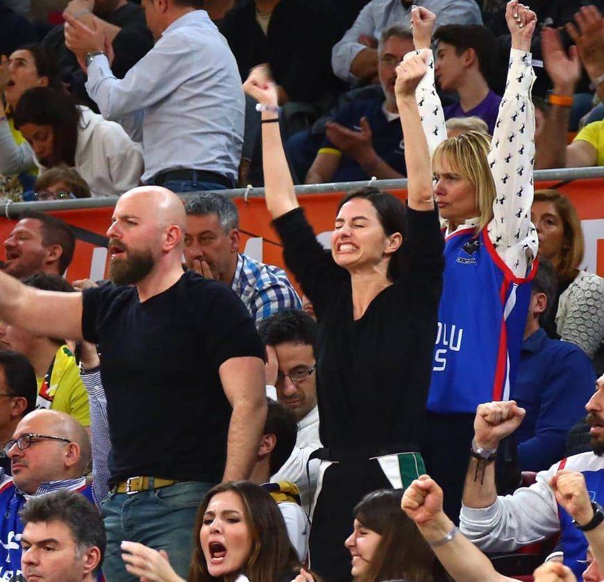 Sosyetenin gözde çifti boşandı: Yasemin Özilhan’dan ‘İhanet’ açıklaması! Magazin dünyası şokta 29 sosyetenin gozde cifti bosandi yasemin ozilhandan ihanet aciklamasi magazin dunyasi sokta 28 vgPKrvci