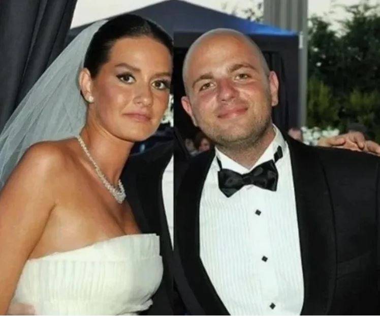 Sosyetenin gözde çifti boşandı: Yasemin Özilhan’dan ‘İhanet’ açıklaması! Magazin dünyası şokta 4 sosyetenin gozde cifti bosandi yasemin ozilhandan ihanet aciklamasi magazin dunyasi sokta 3 yyBHr9Y4