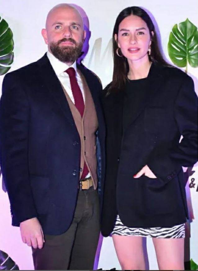 Sosyetenin gözde çifti boşandı: Yasemin Özilhan’dan ‘İhanet’ açıklaması! Magazin dünyası şokta 37 sosyetenin gozde cifti bosandi yasemin ozilhandan ihanet aciklamasi magazin dunyasi sokta 36 WRLWDiFv