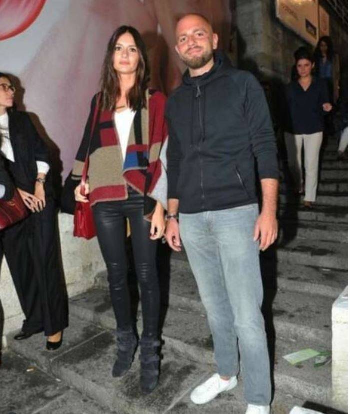 Sosyetenin gözde çifti boşandı: Yasemin Özilhan’dan ‘İhanet’ açıklaması! Magazin dünyası şokta 38 sosyetenin gozde cifti bosandi yasemin ozilhandan ihanet aciklamasi magazin dunyasi sokta 37 CnfusUbI