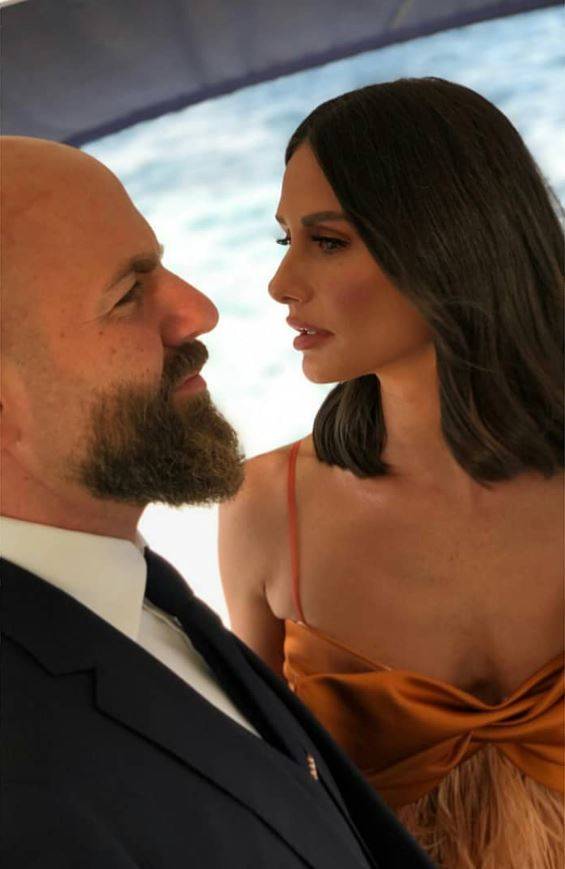 Sosyetenin gözde çifti boşandı: Yasemin Özilhan’dan ‘İhanet’ açıklaması! Magazin dünyası şokta 39 sosyetenin gozde cifti bosandi yasemin ozilhandan ihanet aciklamasi magazin dunyasi sokta 38 vGP6BPSE