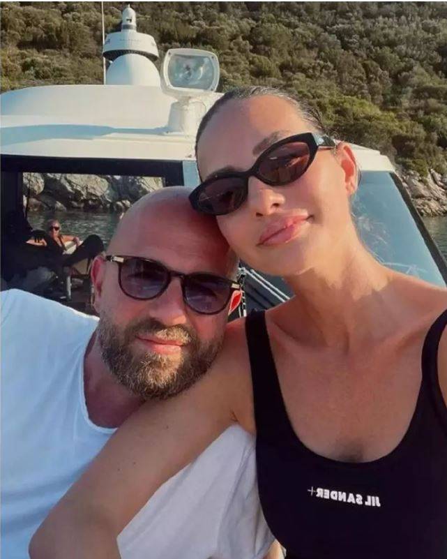 Sosyetenin gözde çifti boşandı: Yasemin Özilhan’dan ‘İhanet’ açıklaması! Magazin dünyası şokta 41 sosyetenin gozde cifti bosandi yasemin ozilhandan ihanet aciklamasi magazin dunyasi sokta 40 LKhgKDdq