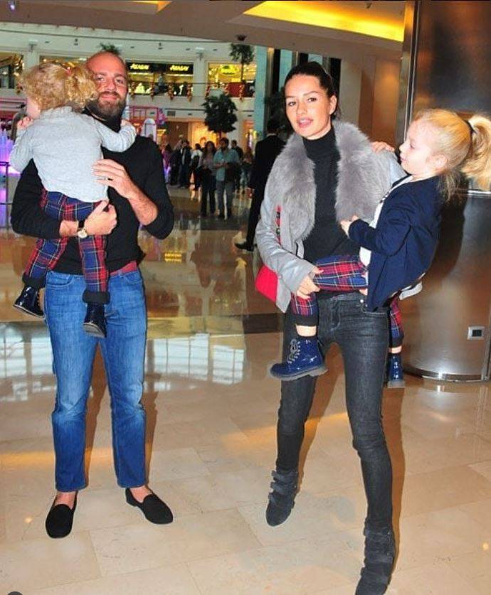 Sosyetenin gözde çifti boşandı: Yasemin Özilhan’dan ‘İhanet’ açıklaması! Magazin dünyası şokta 47 sosyetenin gozde cifti bosandi yasemin ozilhandan ihanet aciklamasi magazin dunyasi sokta 46 YGG5MFBn