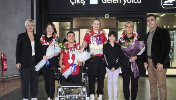 tarihi basariyla turkiyeye donduler milli para yuzuculerden 10 madalya mqx2upv1