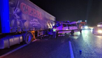 tarim iscilerini tasiyan minibusun tira carptigi kazada 3 kisi oldu jg6mGlsa