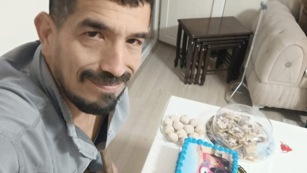 tarsusta engelli adama bicakli saldiri bOyGYuJt