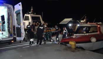 tekne kazasinda yaralanan sahis deniz ambulansi ile getirildi wqBmJCAy